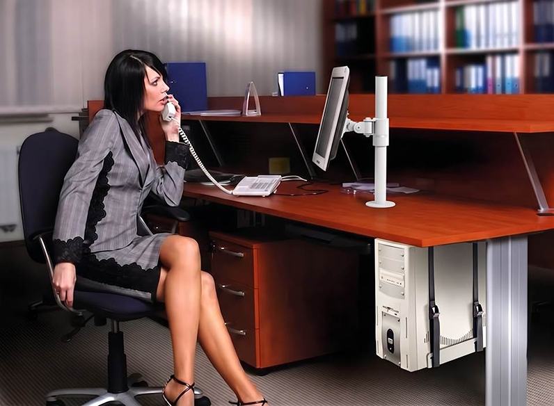Profesionálny stolný držiak na PC monitory, ktorý je vďaka špičkovej kvalite vhodný aj do veľmi náročných prevádzok, vďaka krásnemu dizajnu je ale jeho využitie možné kdekoľvek - v kancelárii, domácnosti, pracovni, detskej izbe - EDBAK SV01 Profesionálny stolný držiak na monitor Edbak SV01