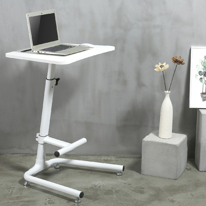 Stolík na notebook, laptop, iPad alebo tablet. Výškové nastavenie, ľahká zmena práce v sede na prácu v stoji, podnož, pevná konštrukcia, stabilita a spoľahlivosť - Fiber Mounts M8C49