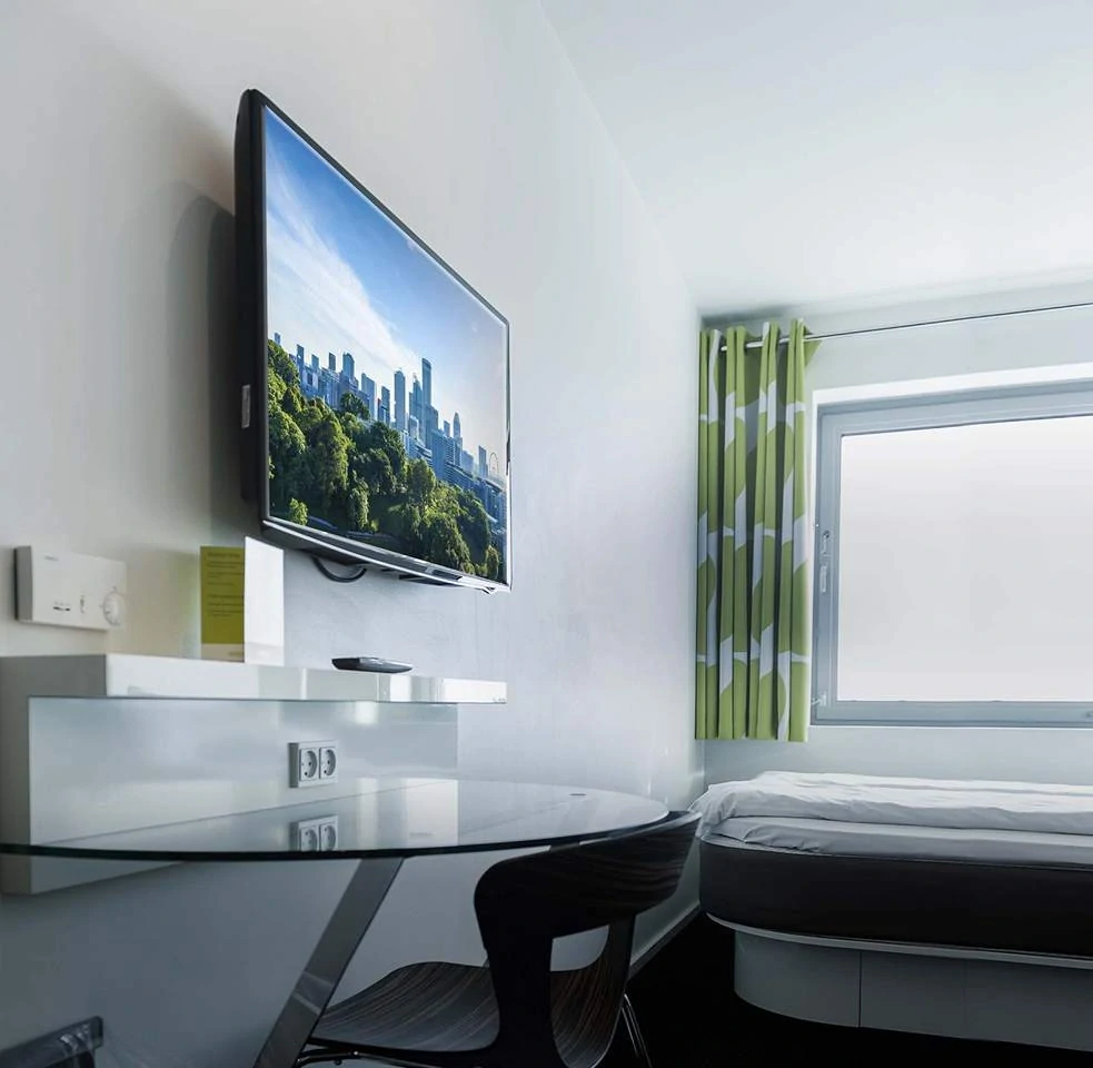 Otočný sklopný rotačný držiak Tv monitora Edbak GD04